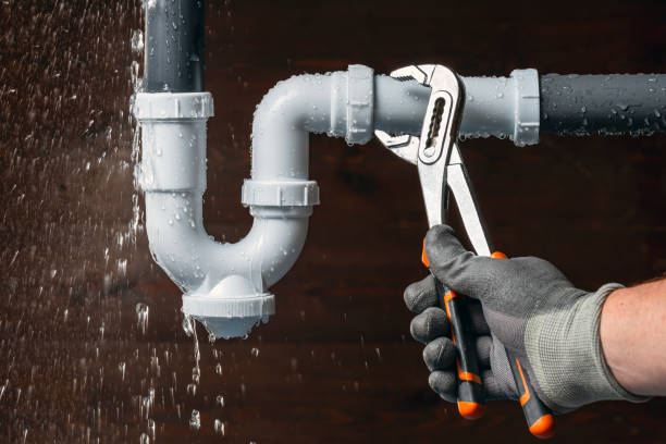 Professional Plumbing technician working in Elwood, NJ